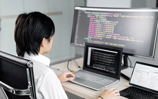 桂平 api php源码,下载的php源码怎么运行呢？